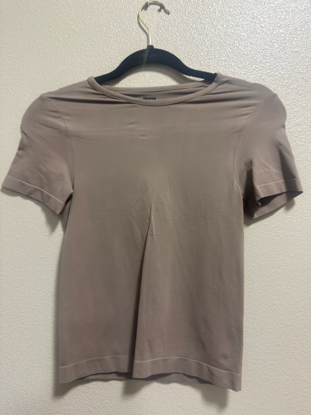 SKIMS Short Sleeve Crewneck Top in Taupe Gray